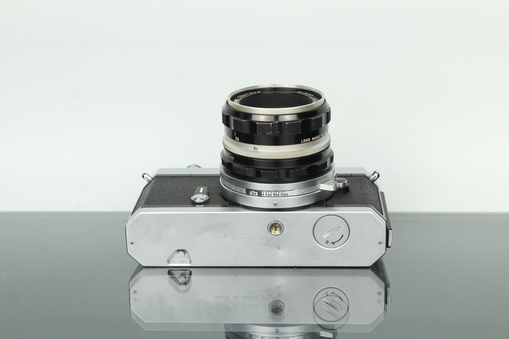 Nikkormat FT2 NIKKOR - H Auto 50mm f/2 - Dutch|Thrift