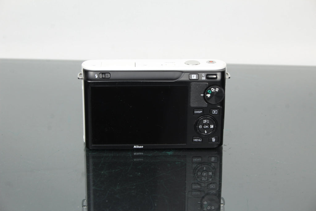 Nikon 1 J1 - Dutch|Thrift