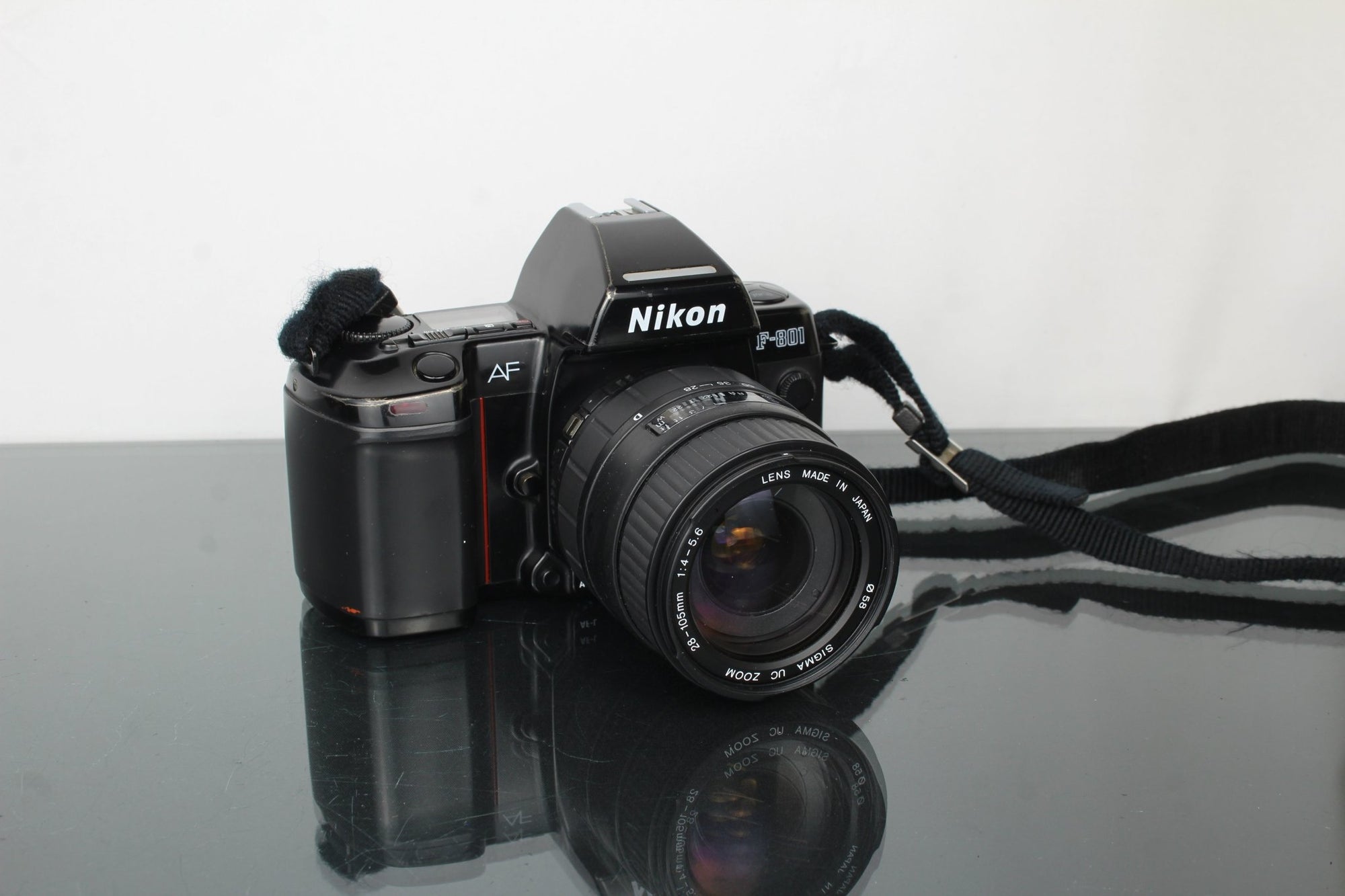 Nikon AF F - 801 + Sigma 28 - 105mm 1:4 - 5,6 lens (Nikon F mount) - Dutch|Thrift