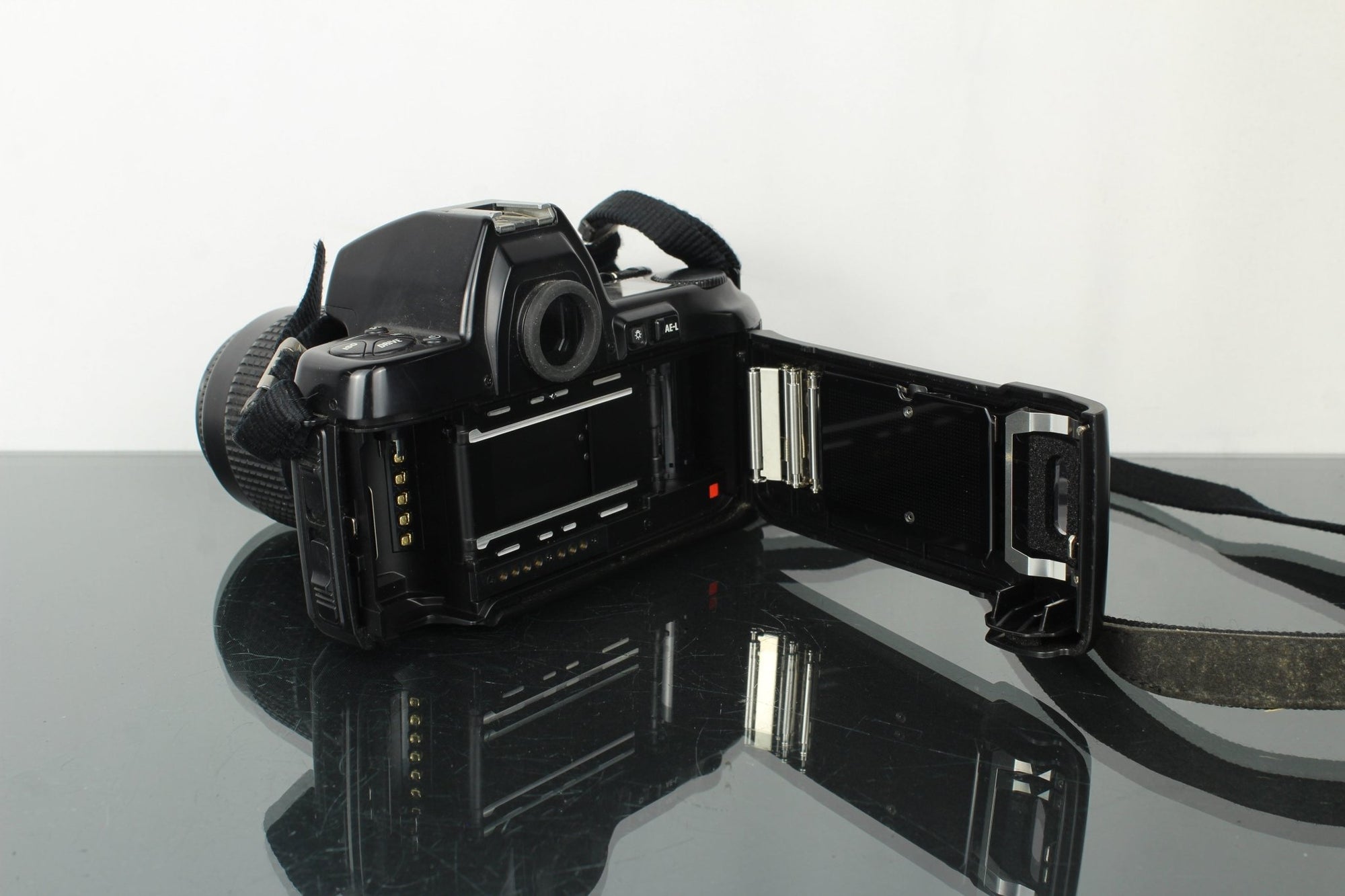 Nikon AF F - 801S + Nikon AF Nikkor 35 - 80mm 1:4 - 5.6D lens (F - mount) - Dutch|Thrift