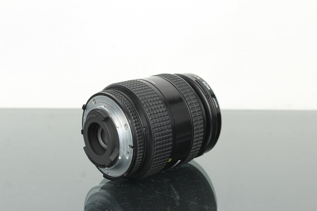 Nikon AF Nikkor 24 - 50mm 1:3.3 - 4.5 Nikon AF Mount - Dutch|Thrift