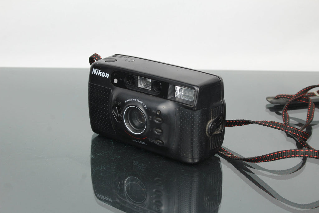 Nikon AW35 - Dutch|Thrift