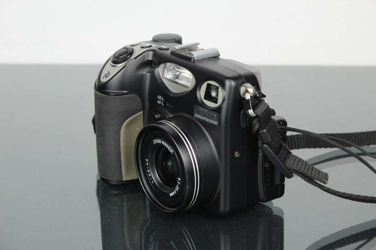 Nikon Coolpix 5000 - Dutch|Thrift