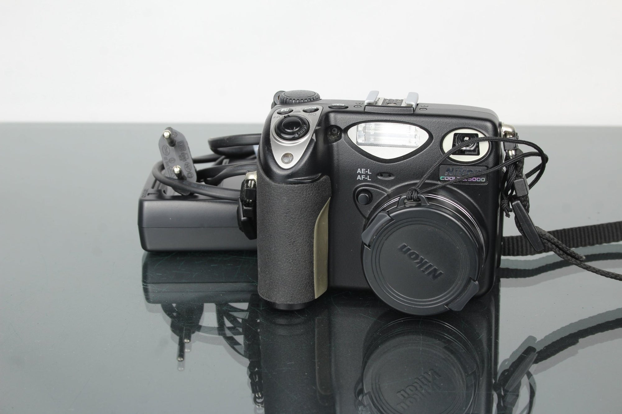 Nikon Coolpix 5000 - Dutch|Thrift