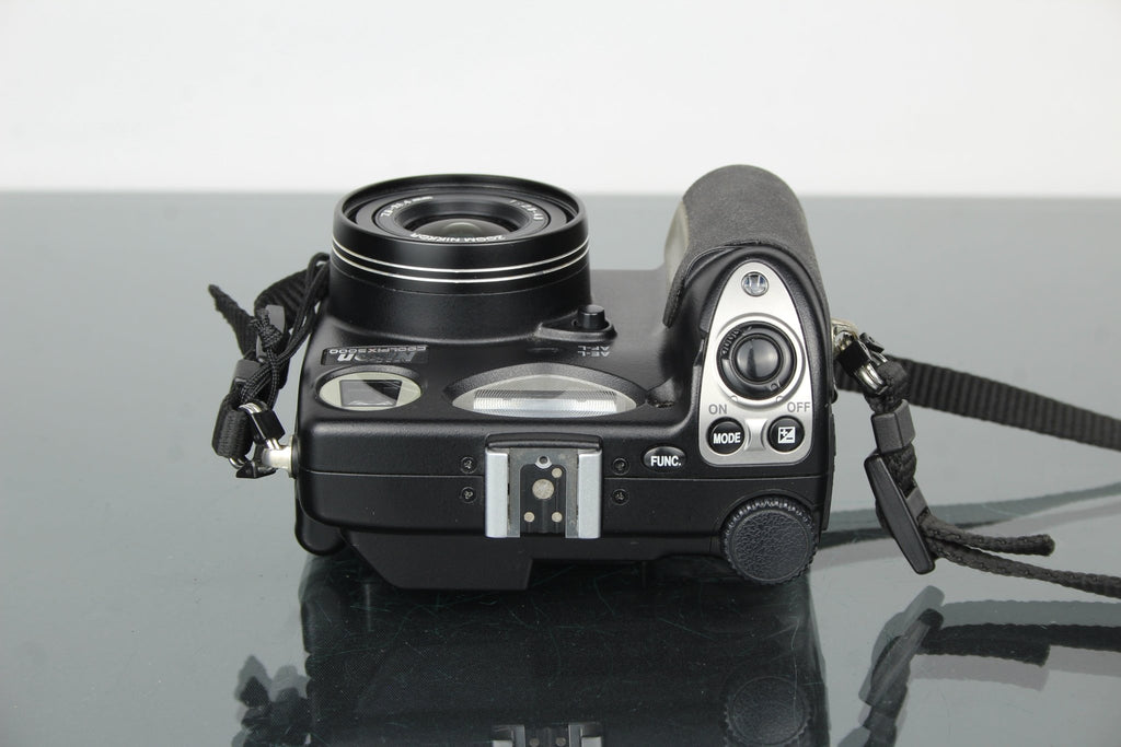 Nikon Coolpix 5000 - Dutch|Thrift