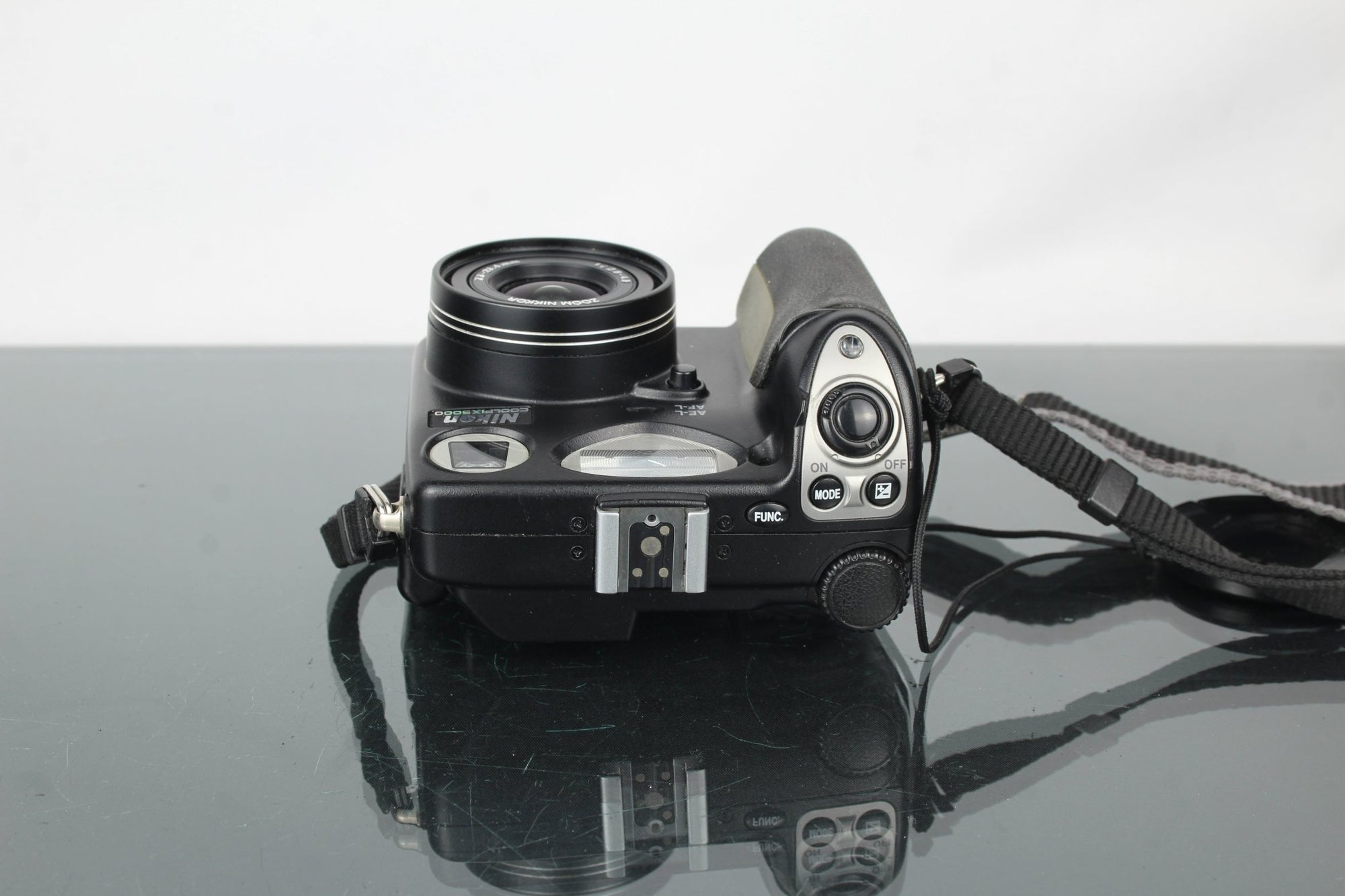 Nikon Coolpix 5000 AE - L - Dutch|Thrift