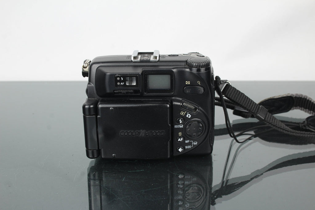 Nikon Coolpix 5000 AE - L - Dutch|Thrift
