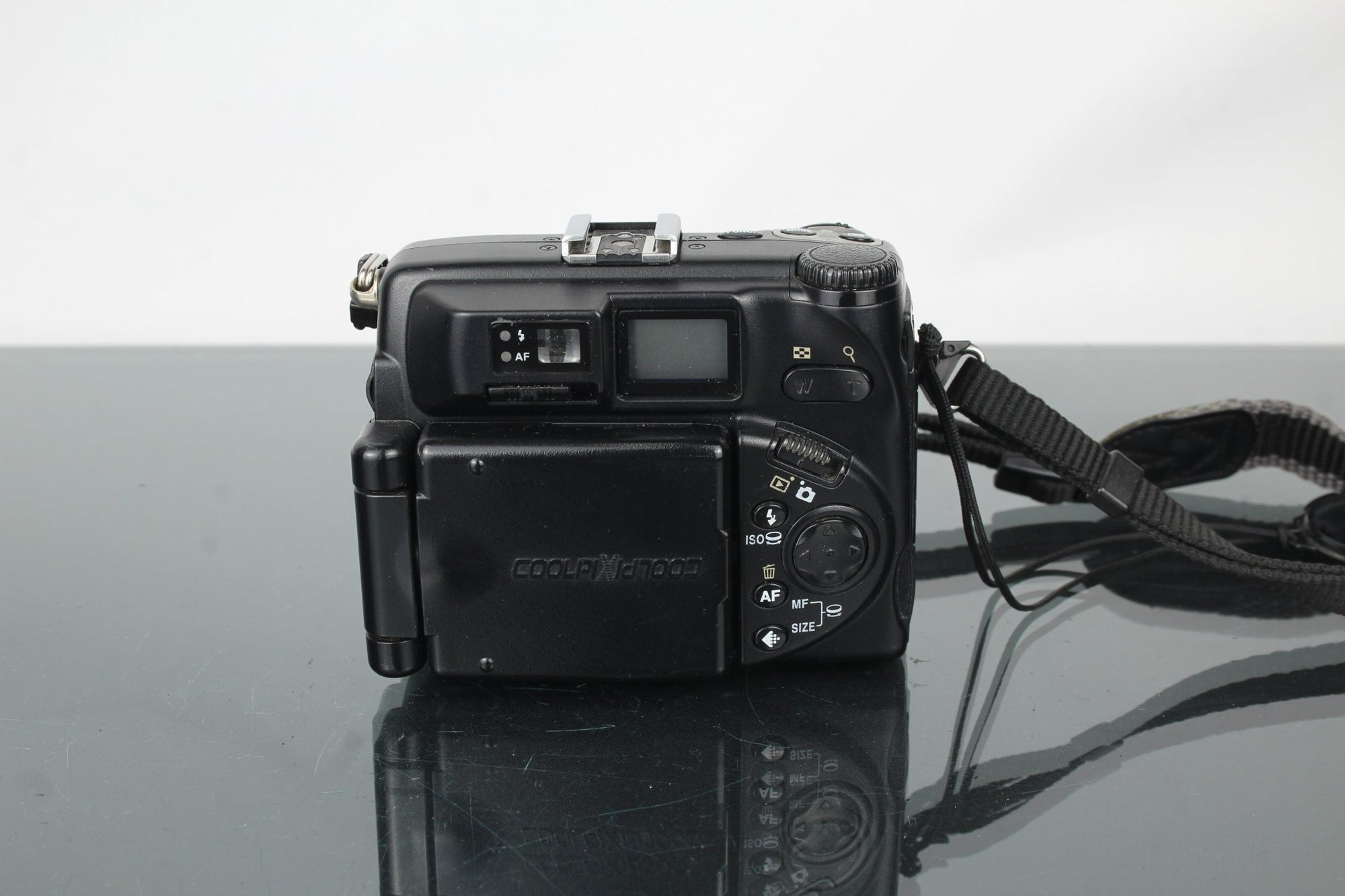 Nikon Coolpix 5000 AE - L - Dutch|Thrift