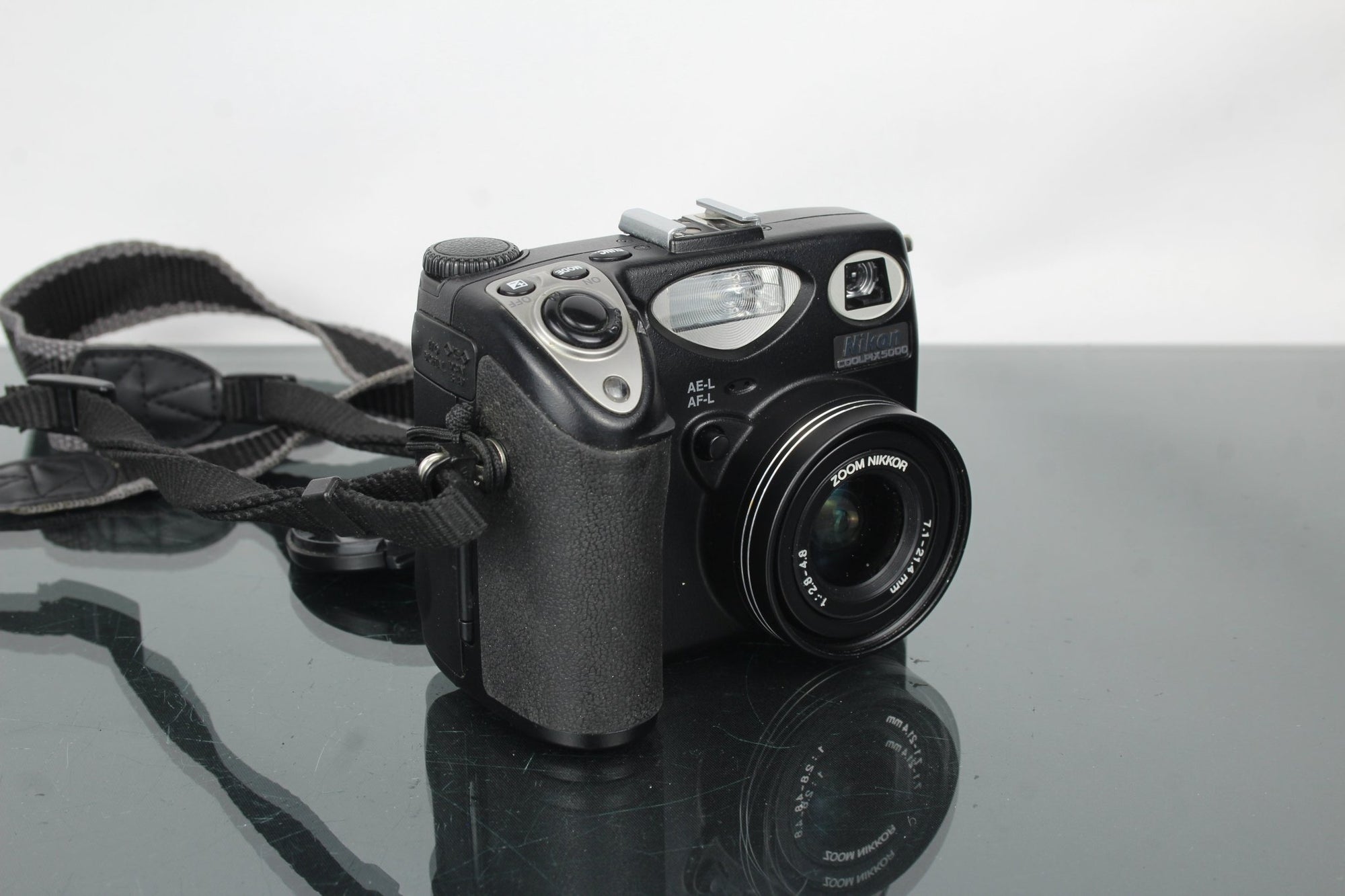 Nikon Coolpix 5000 AE - L - Dutch|Thrift