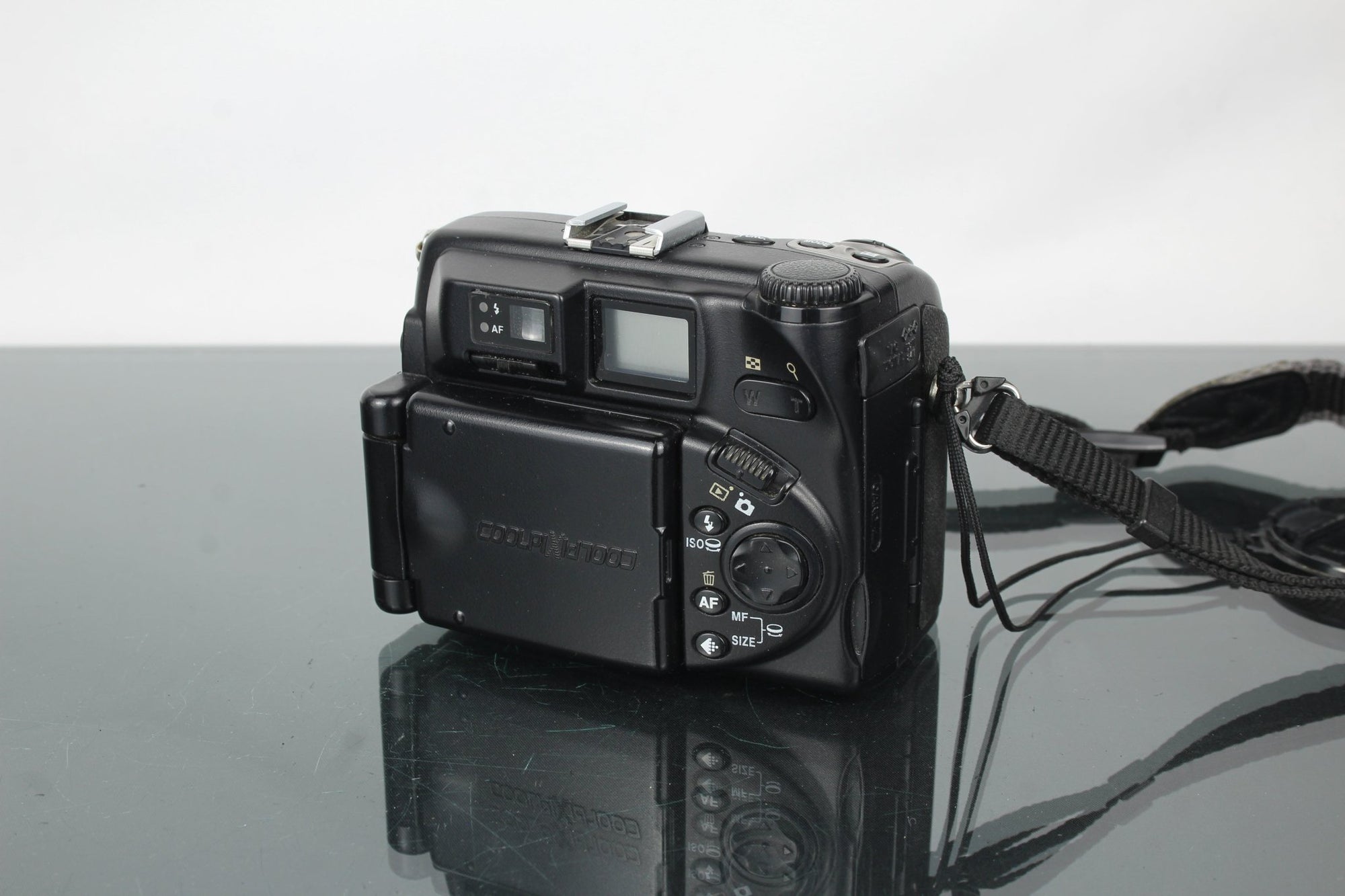 Nikon Coolpix 5000 AE - L - Dutch|Thrift