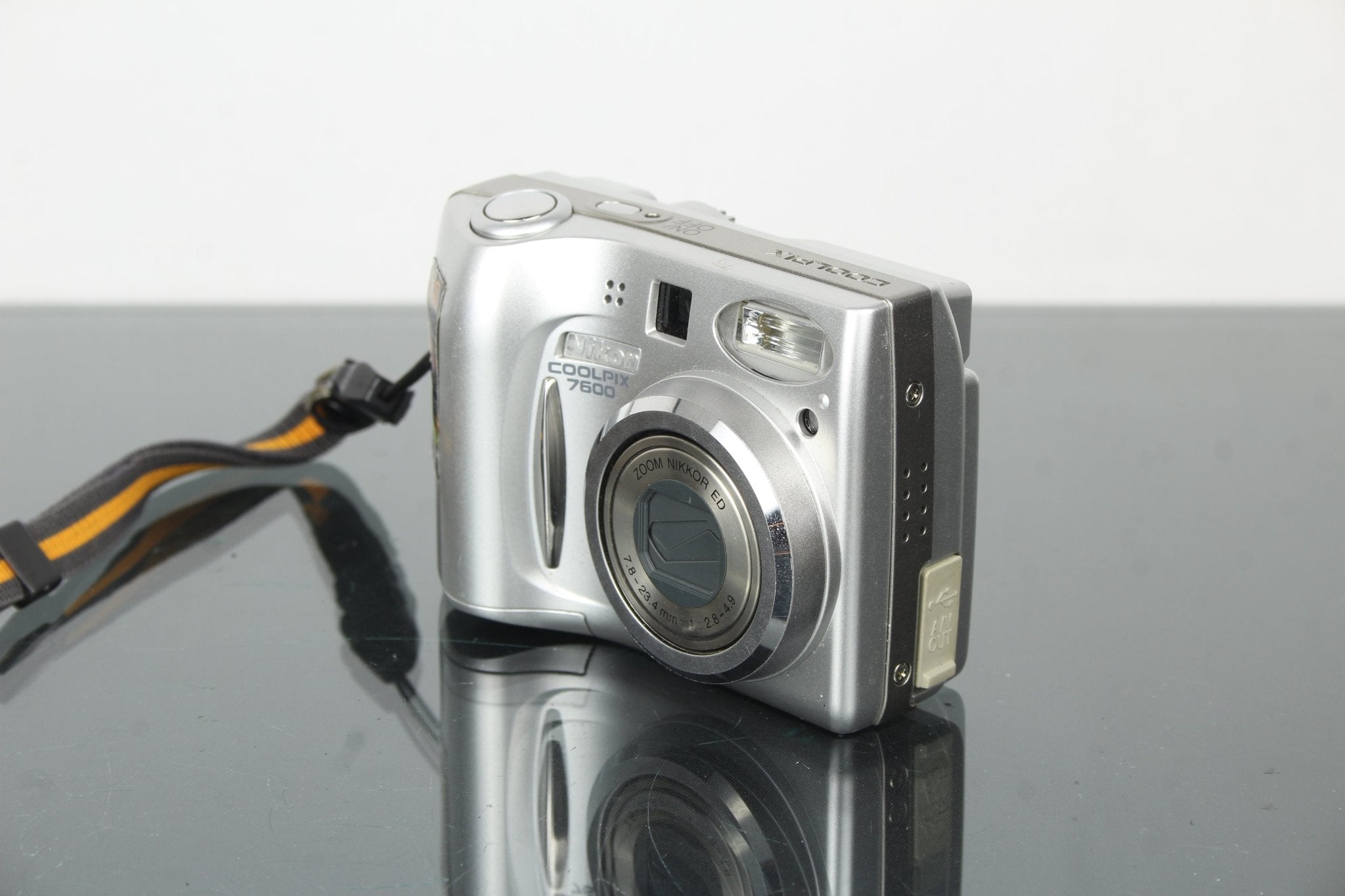 Nikon COOLPIX 7600 ニコンクールピクス