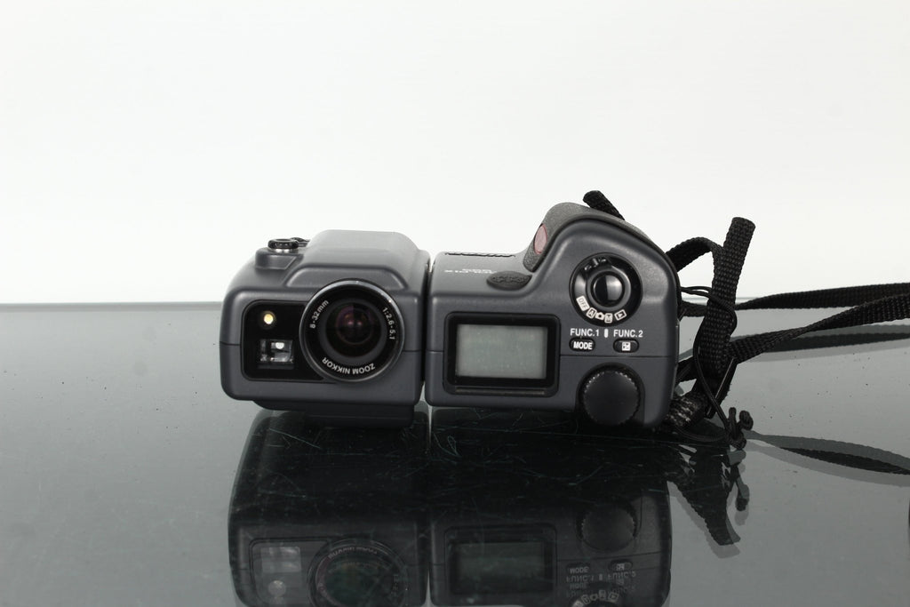 Nikon Coolpix 995 - Dutch|Thrift