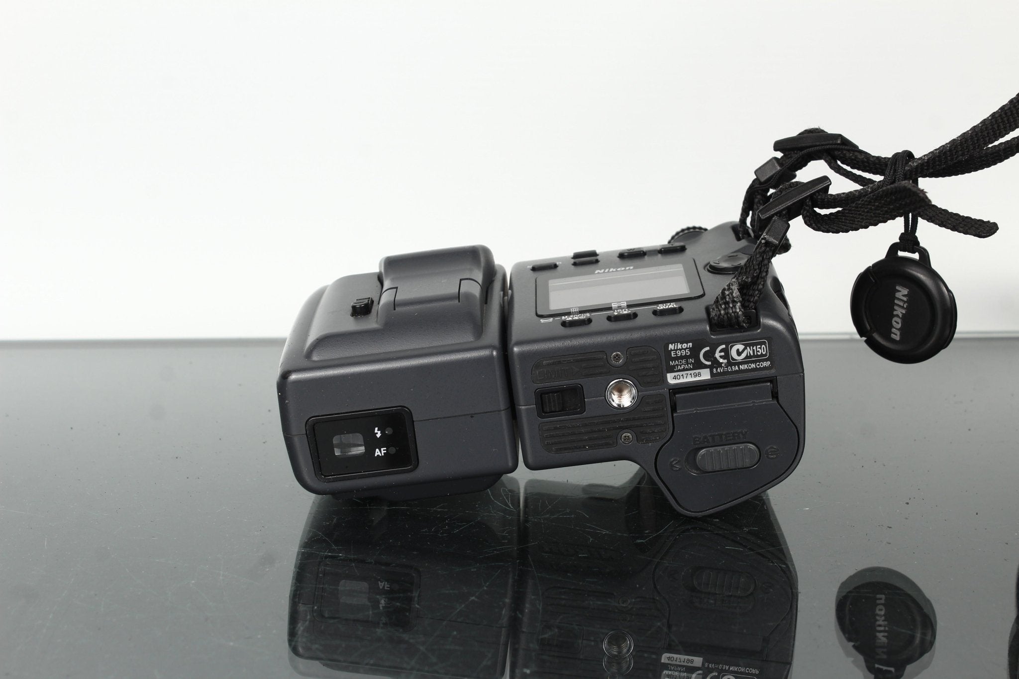 Nikon Coolpix 995 Digital Camera - Swivel Body Compact – Dutch|Thrift