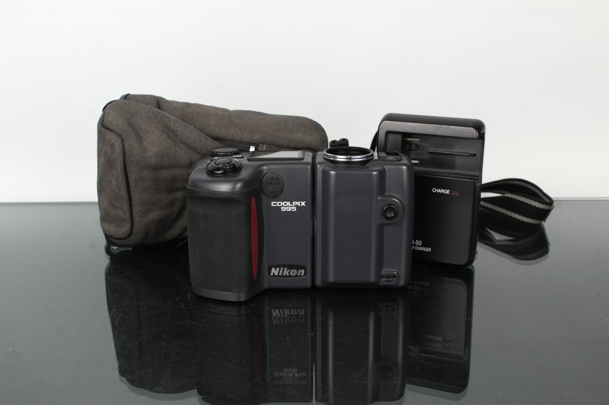 Nikon Coolpix 995 Digital Camera - Swivel Body Compact – Dutch|Thrift