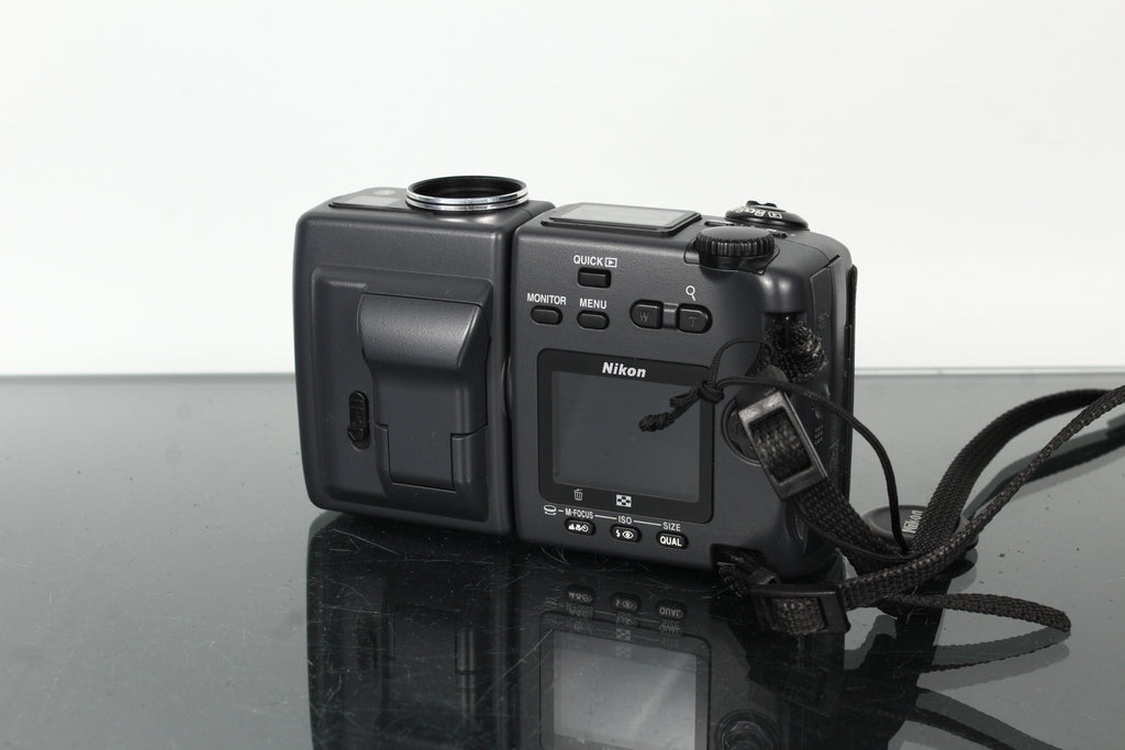 Nikon Coolpix 995 - Dutch|Thrift