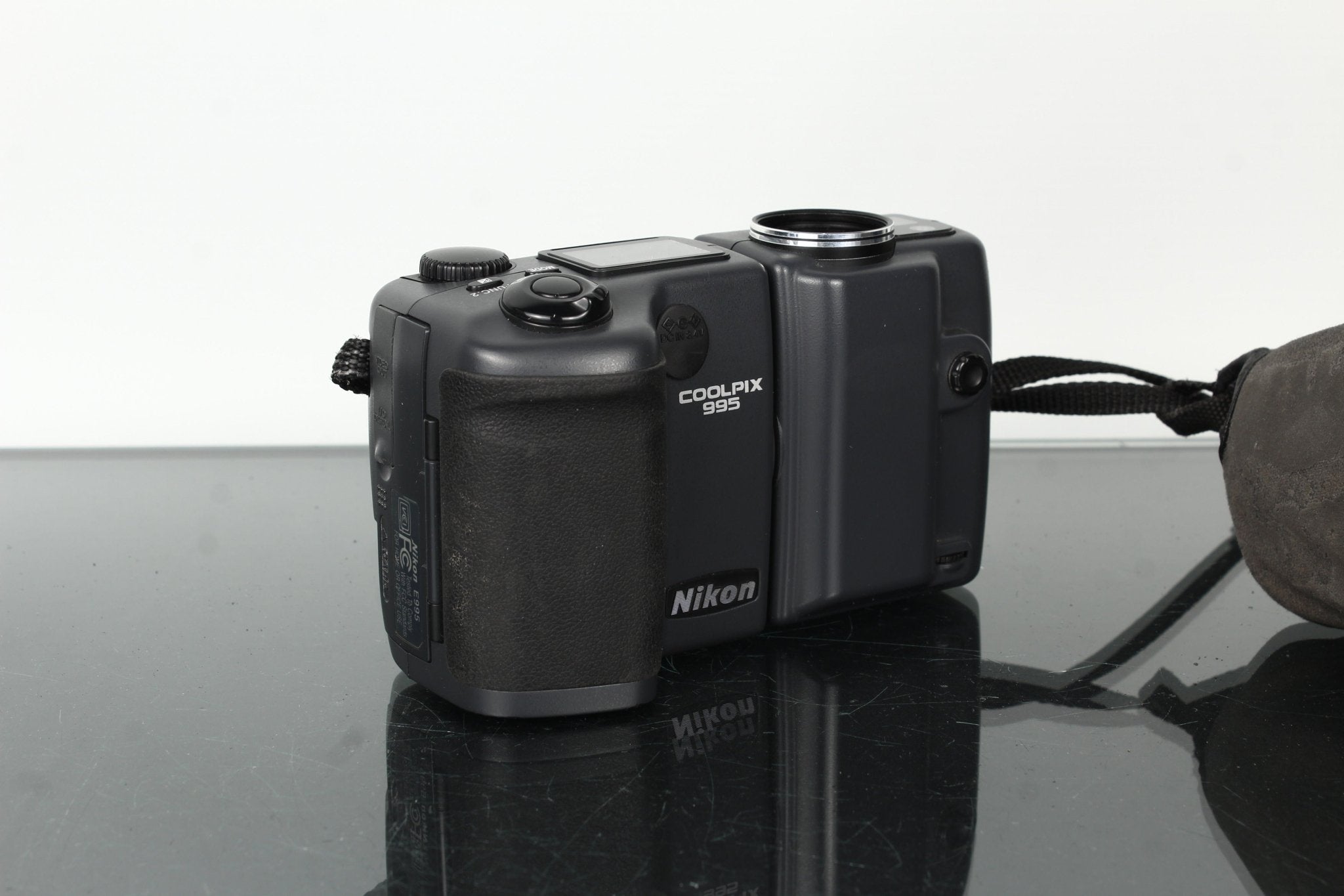 Nikon Coolpix 995 Digital Camera - Swivel Body Compact – Dutch|Thrift
