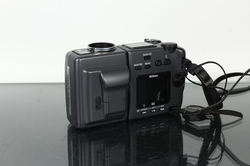 Nikon Coolpix 995 - Dutch|Thrift
