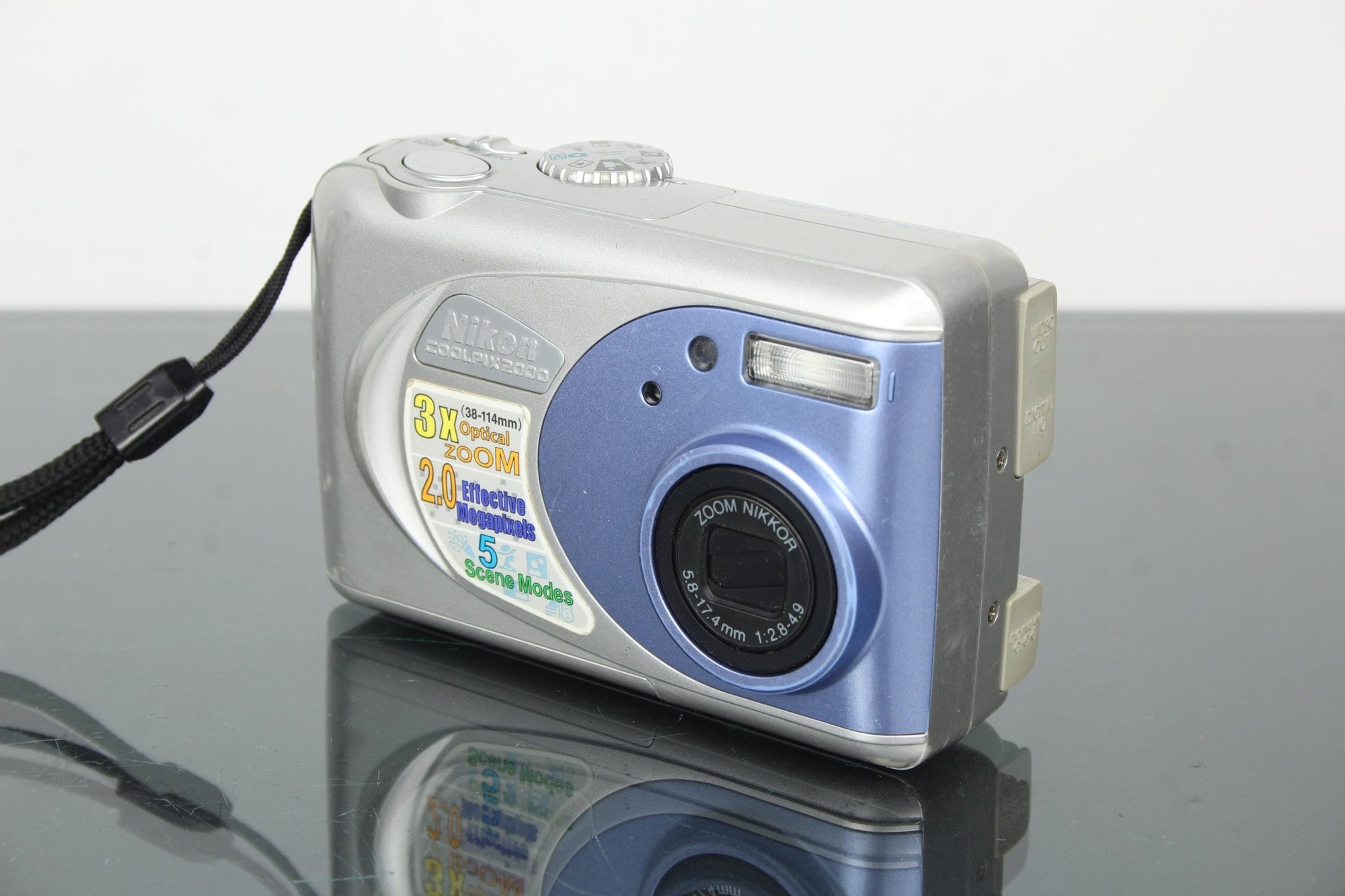 Nikon Coolpix E2000 - Dutch|Thrift