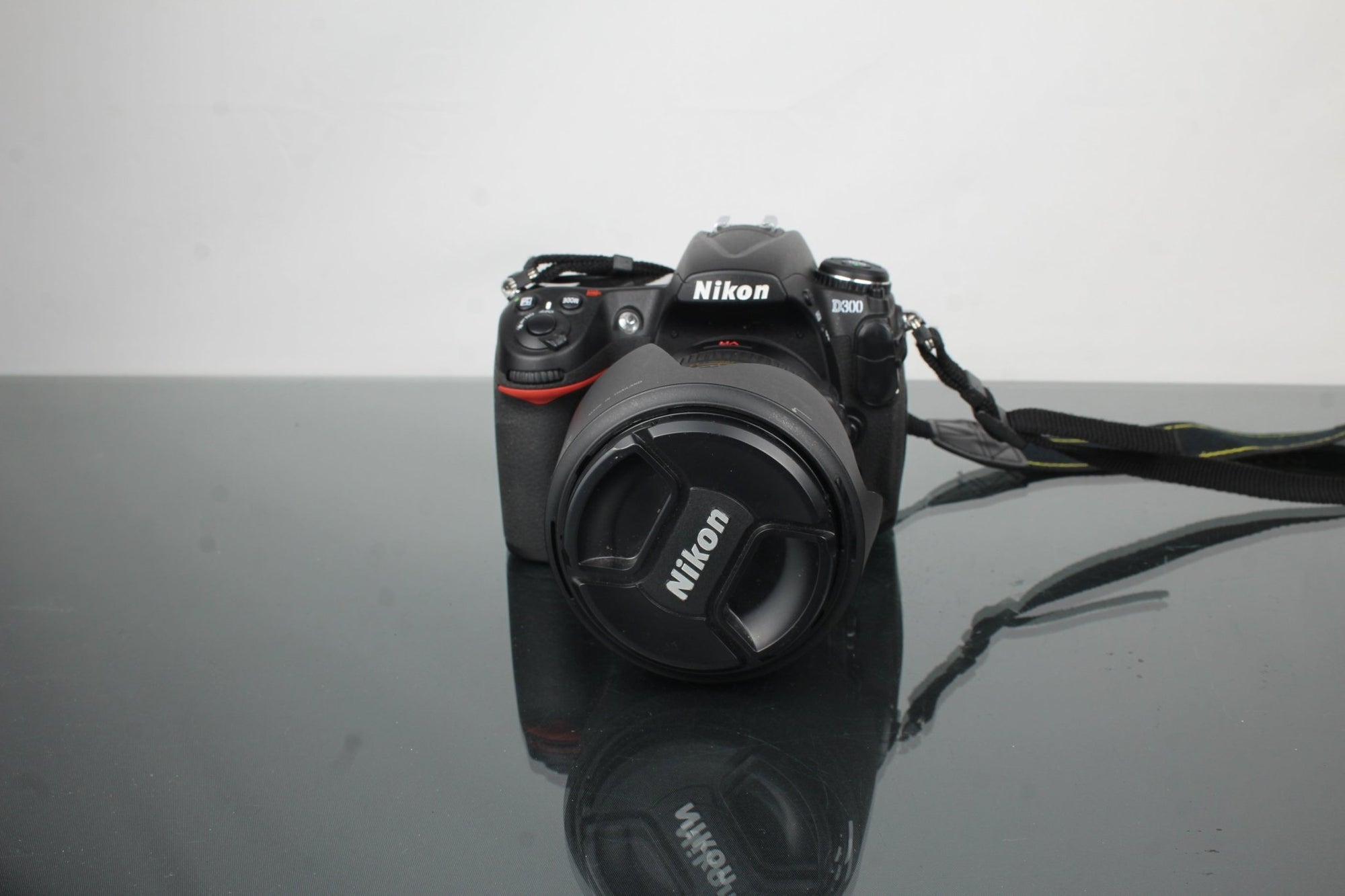 Nikon D300 + 18 - 200mm 1:3.5 - 5.6 G ED DX VR lens - Dutch|Thrift