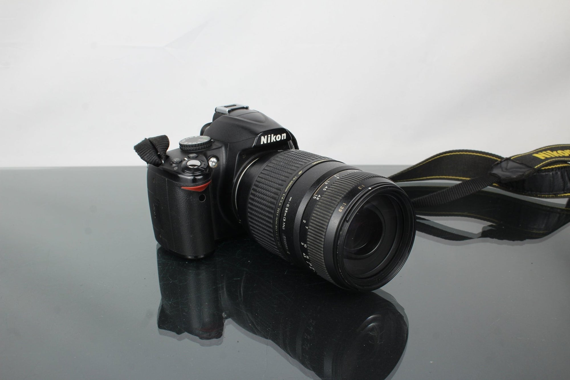 Nikon D3000 + Tamron 70 - 300mm 1:4 - 5.6 lens - Dutch|Thrift