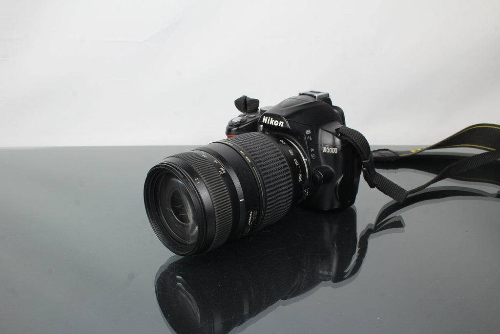 Nikon D3000 + Tamron 70 - 300mm 1:4 - 5.6 lens - Dutch|Thrift
