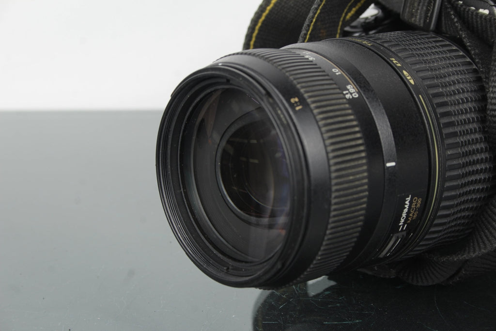 Nikon D3000 + Tamron 70 - 300mm 1:4 - 5.6 lens - Dutch|Thrift