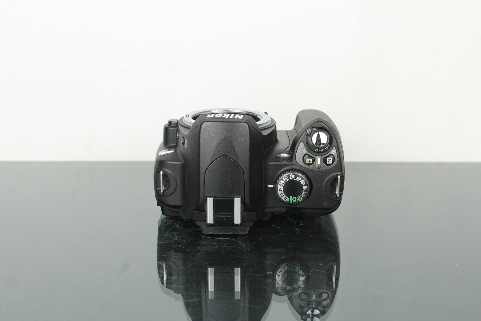 Nikon D40 X + AF - S DX Zoom - Nikkor 18 - 55mm F/3.5 - 5.6G ED II - Dutch|Thrift