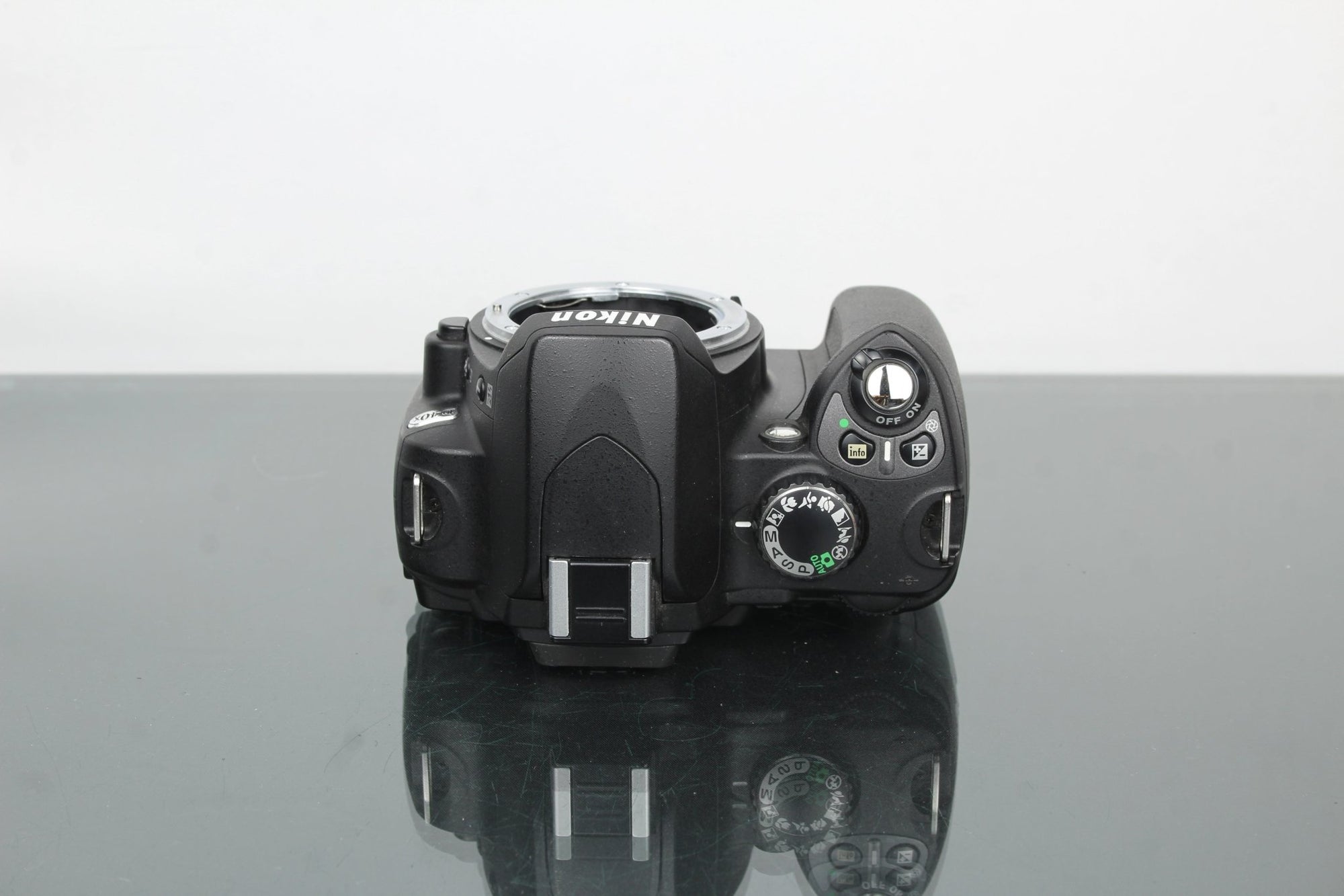 Nikon D40x - Dutch|Thrift