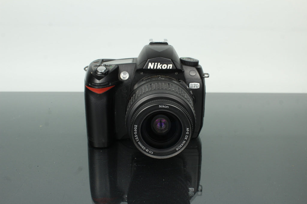 Nikon D70 with AF - S DX 18 - 55mm f/3.5 - 5.6G ED - Dutch|Thrift