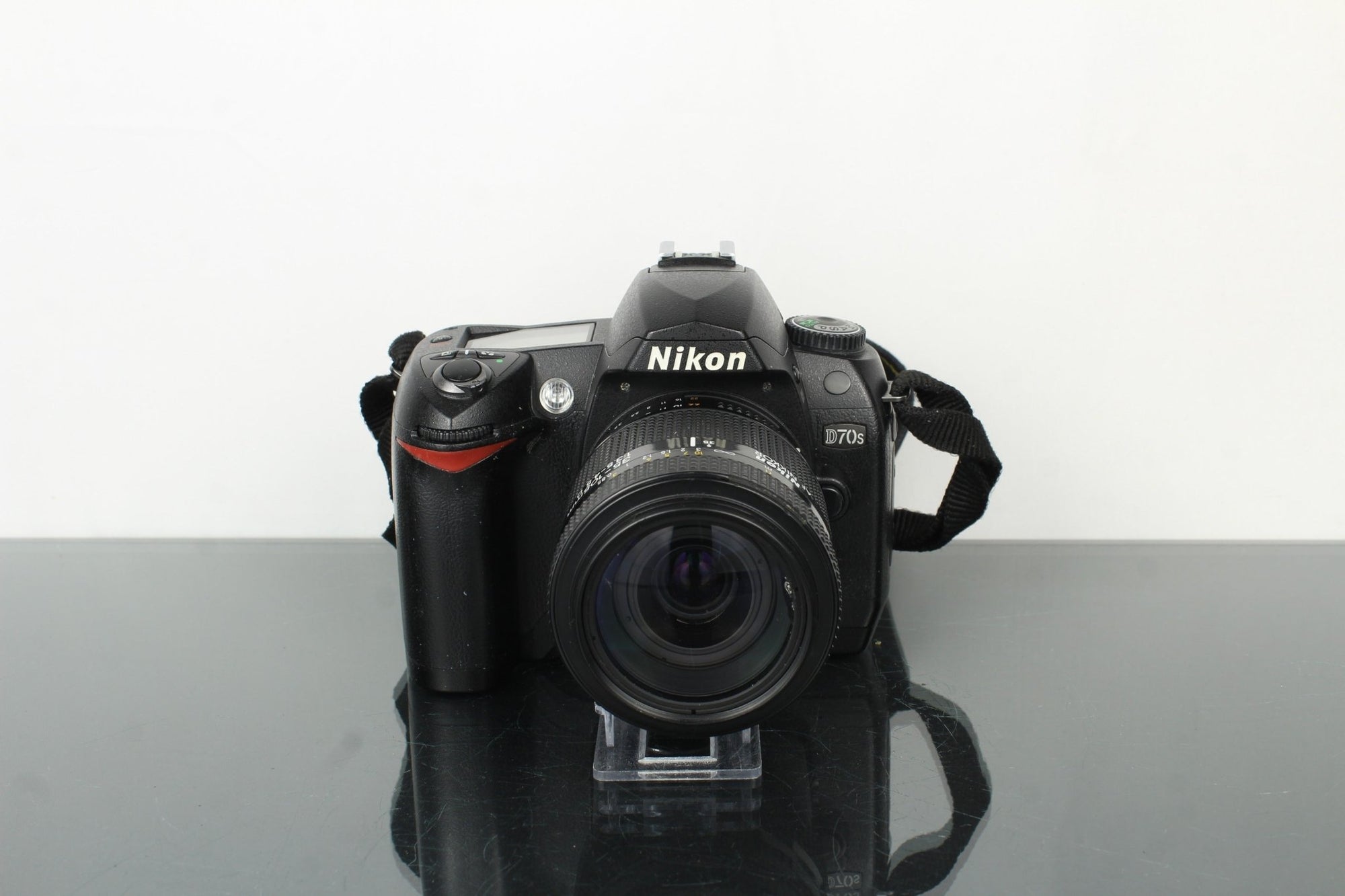Nikon D70s - Dutch|Thrift