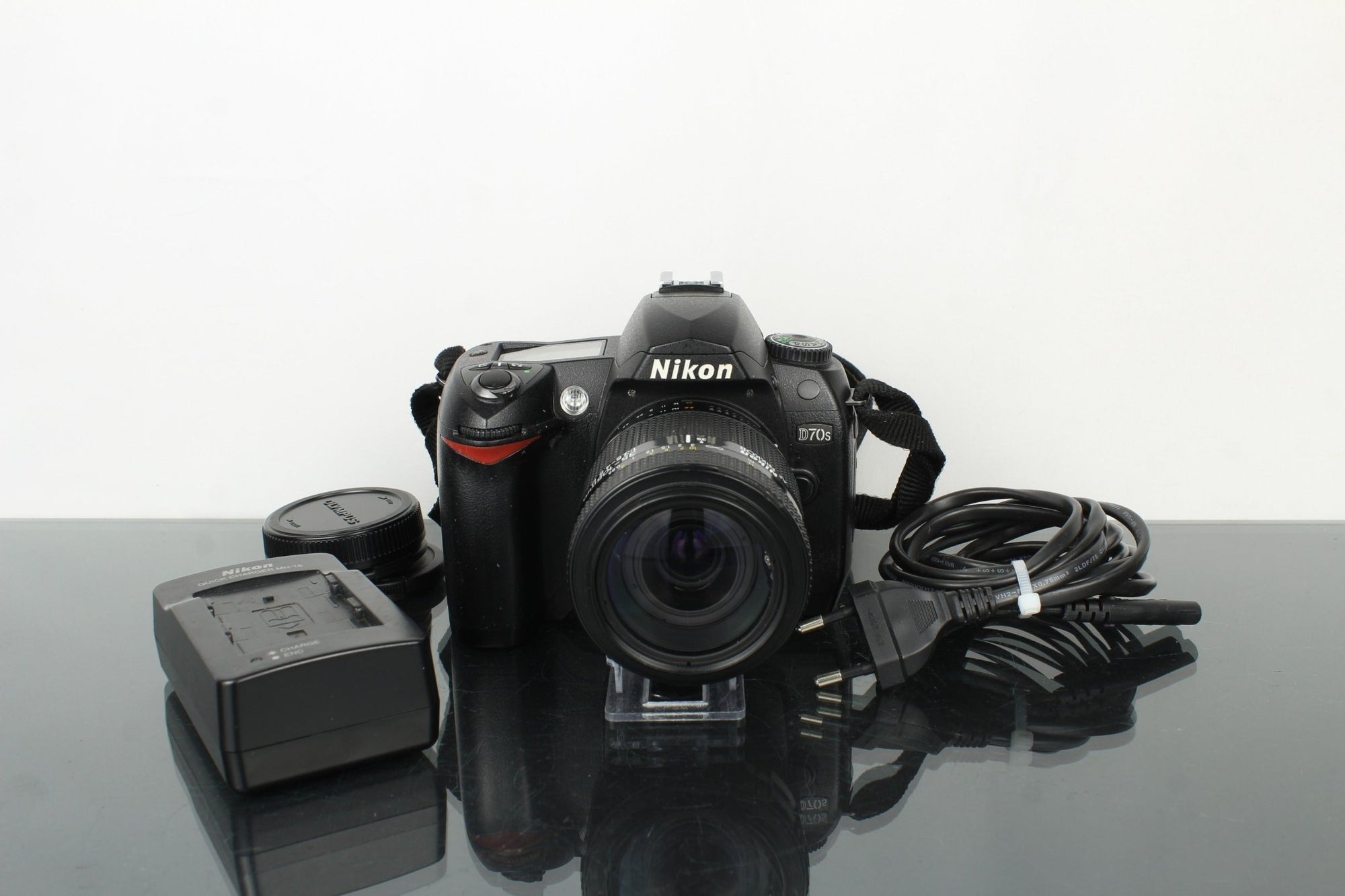 Nikon D70s - Dutch|Thrift