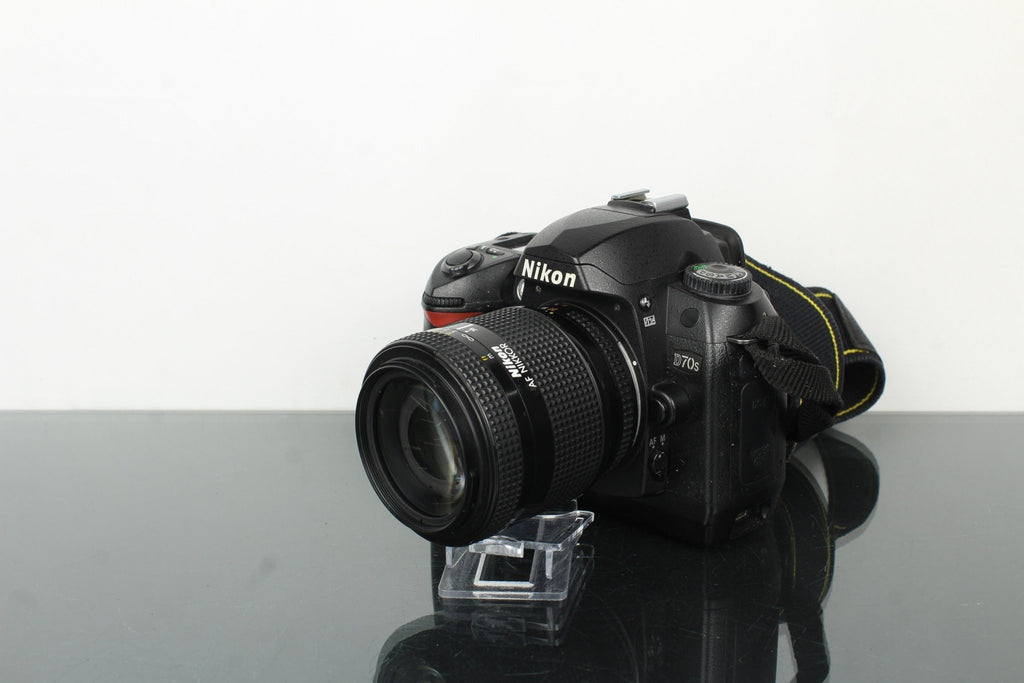 Nikon D70s - Dutch|Thrift