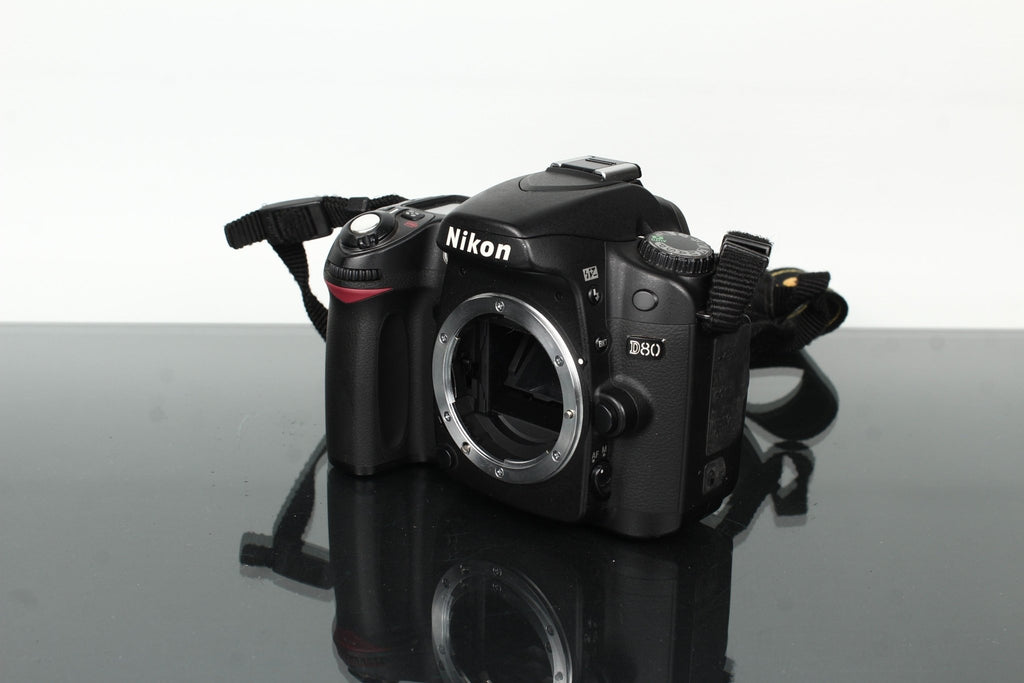 Nikon D80 + Nikon AF Nikkor 80 - 200mm f/4.5 - 5.6 - Dutch|Thrift