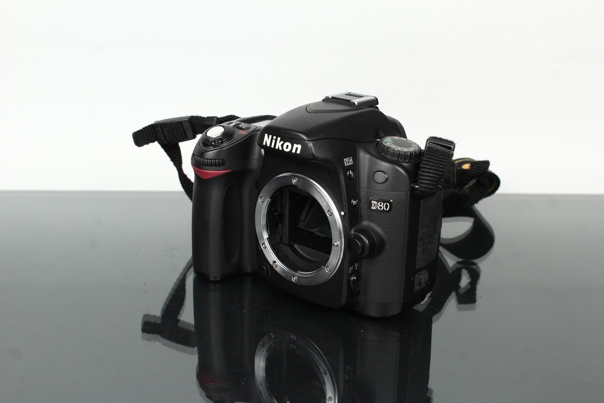 Nikon D80 + Nikon AF Nikkor 80 - 200mm f/4.5 - 5.6 - Dutch|Thrift