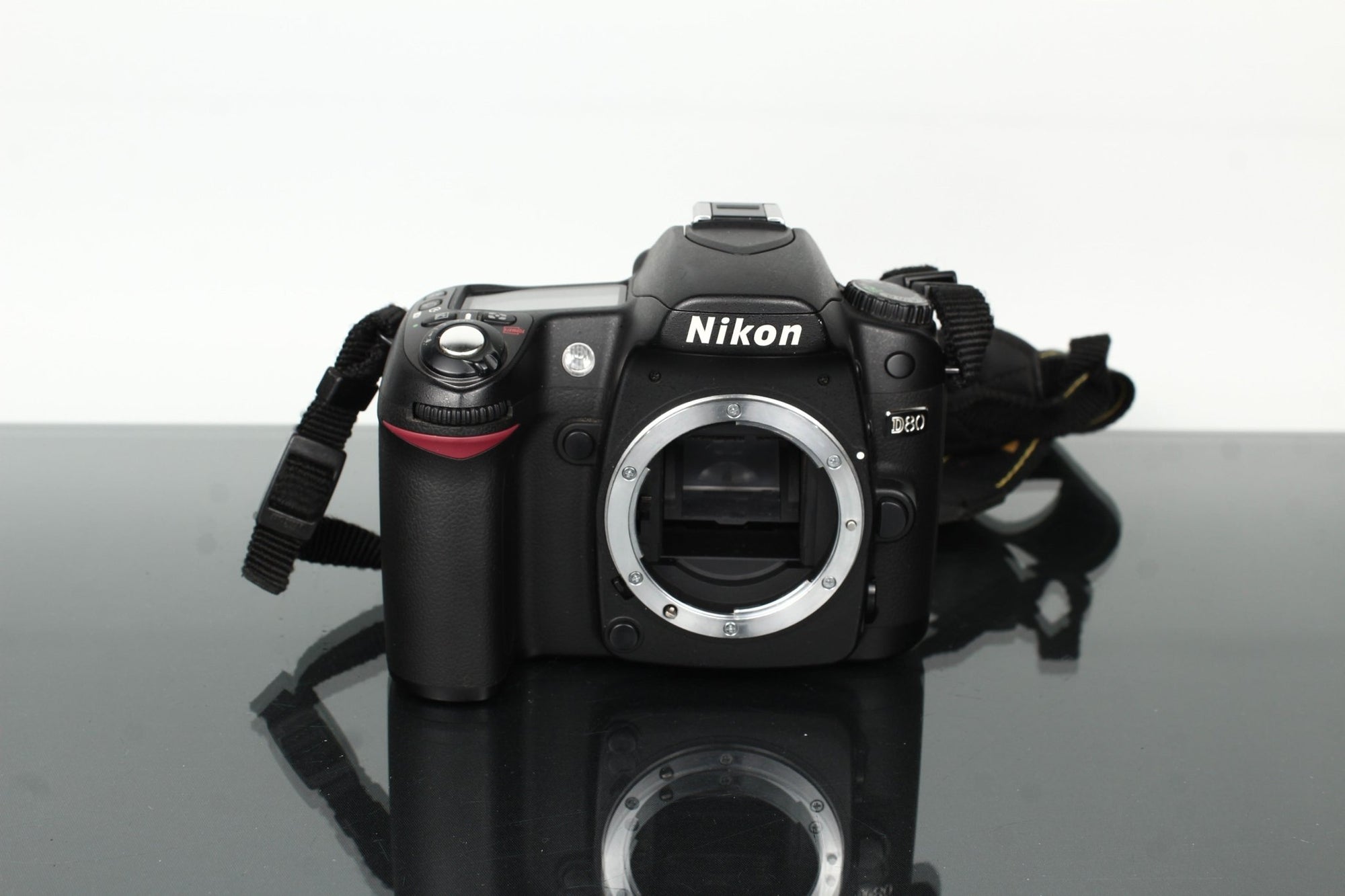 Nikon D80 + Nikon AF Nikkor 80 - 200mm f/4.5 - 5.6 - Dutch|Thrift