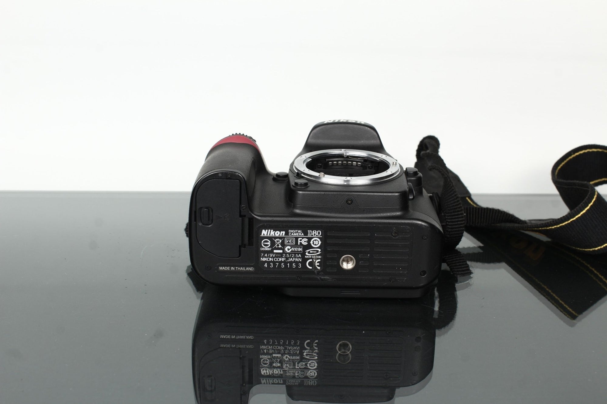 Nikon D80 + Nikon AF Nikkor 80 - 200mm f/4.5 - 5.6 - Dutch|Thrift