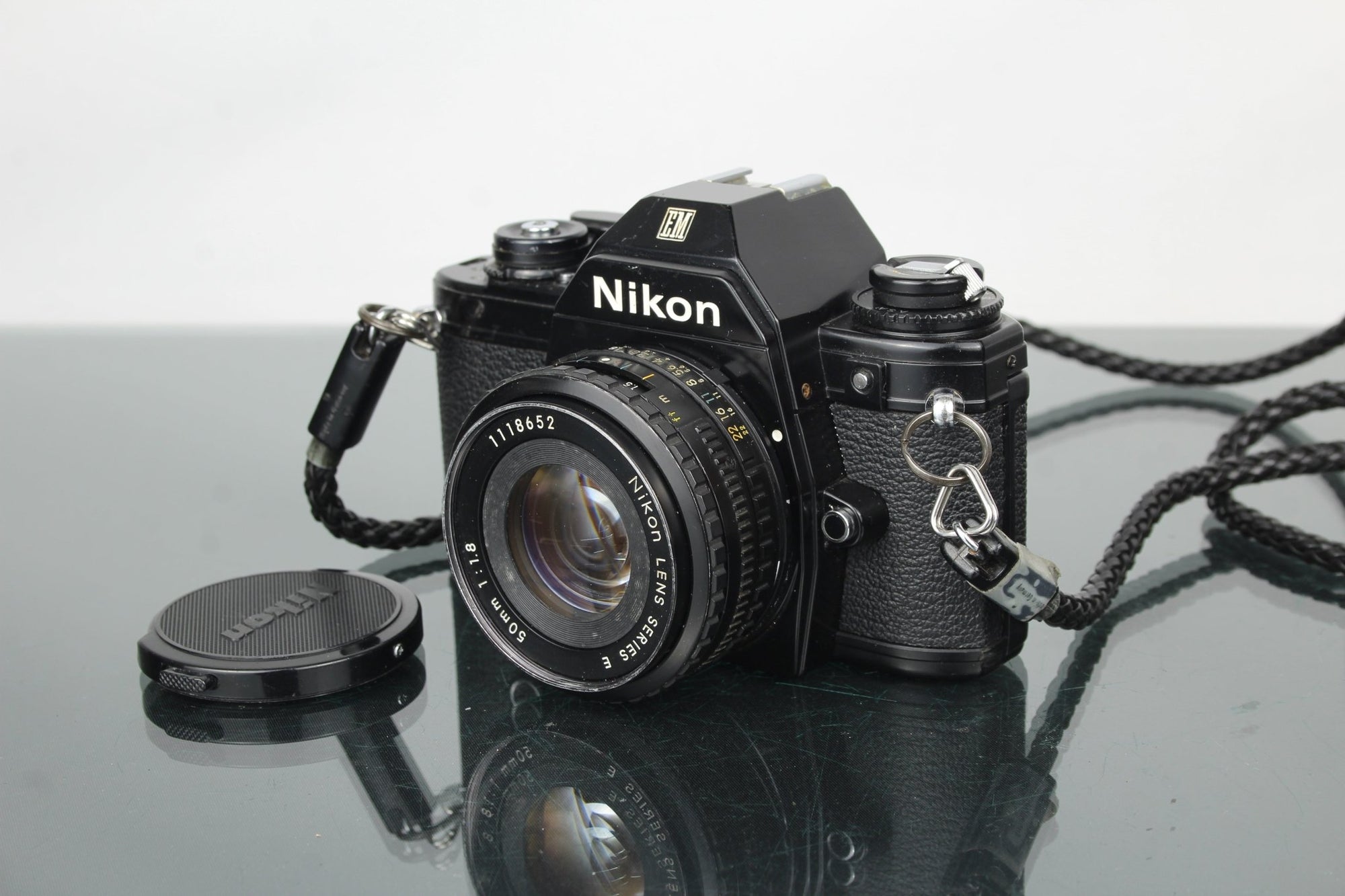Nikon EM + 50mm 1.8 Nikon lens - Dutch|Thrift