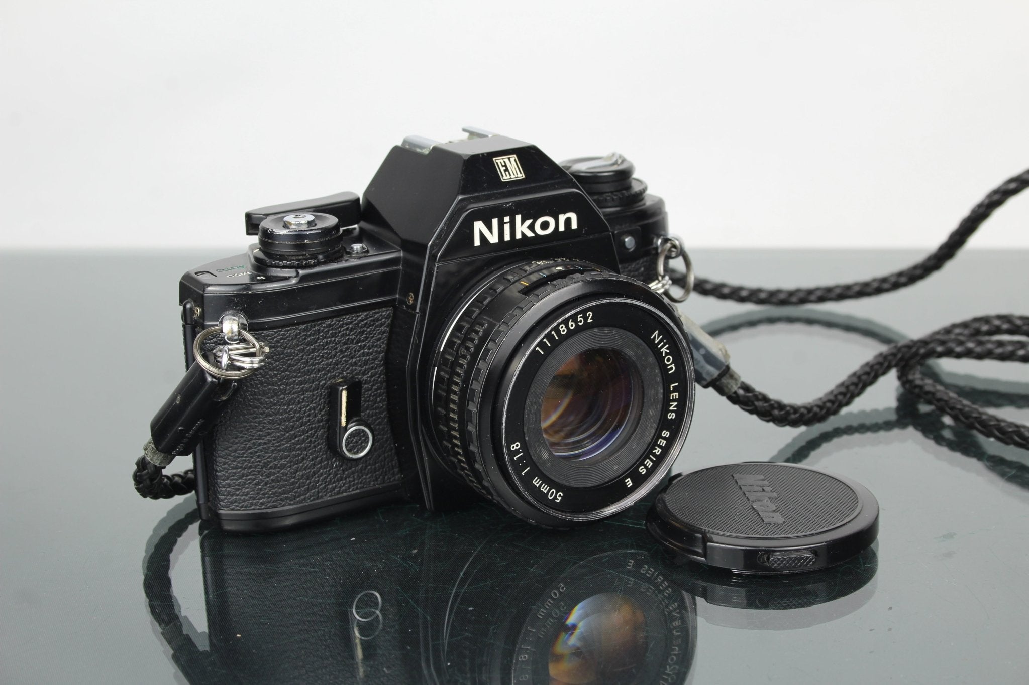 Nikon EM フイルムカメラ　50mm 1:1.8 Nikon EM + 50mm 1.8 Nikon lens – Dutch|Thrift