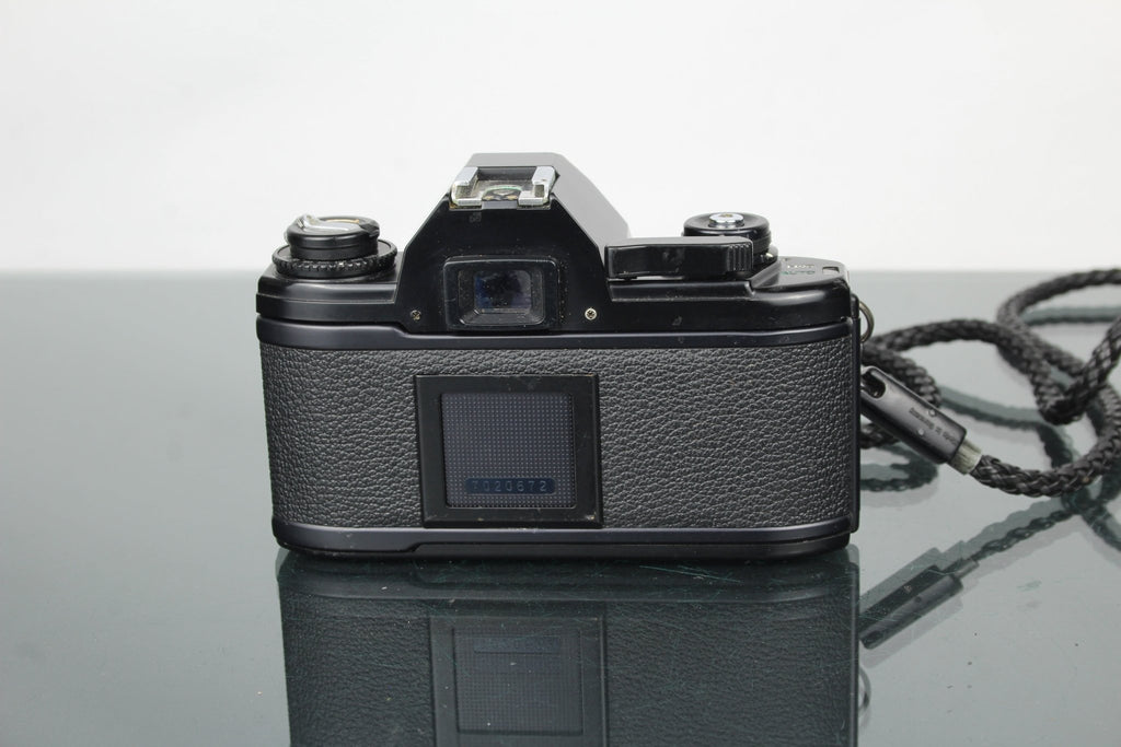 Nikon EM + 50mm 1.8 Nikon lens - Dutch|Thrift