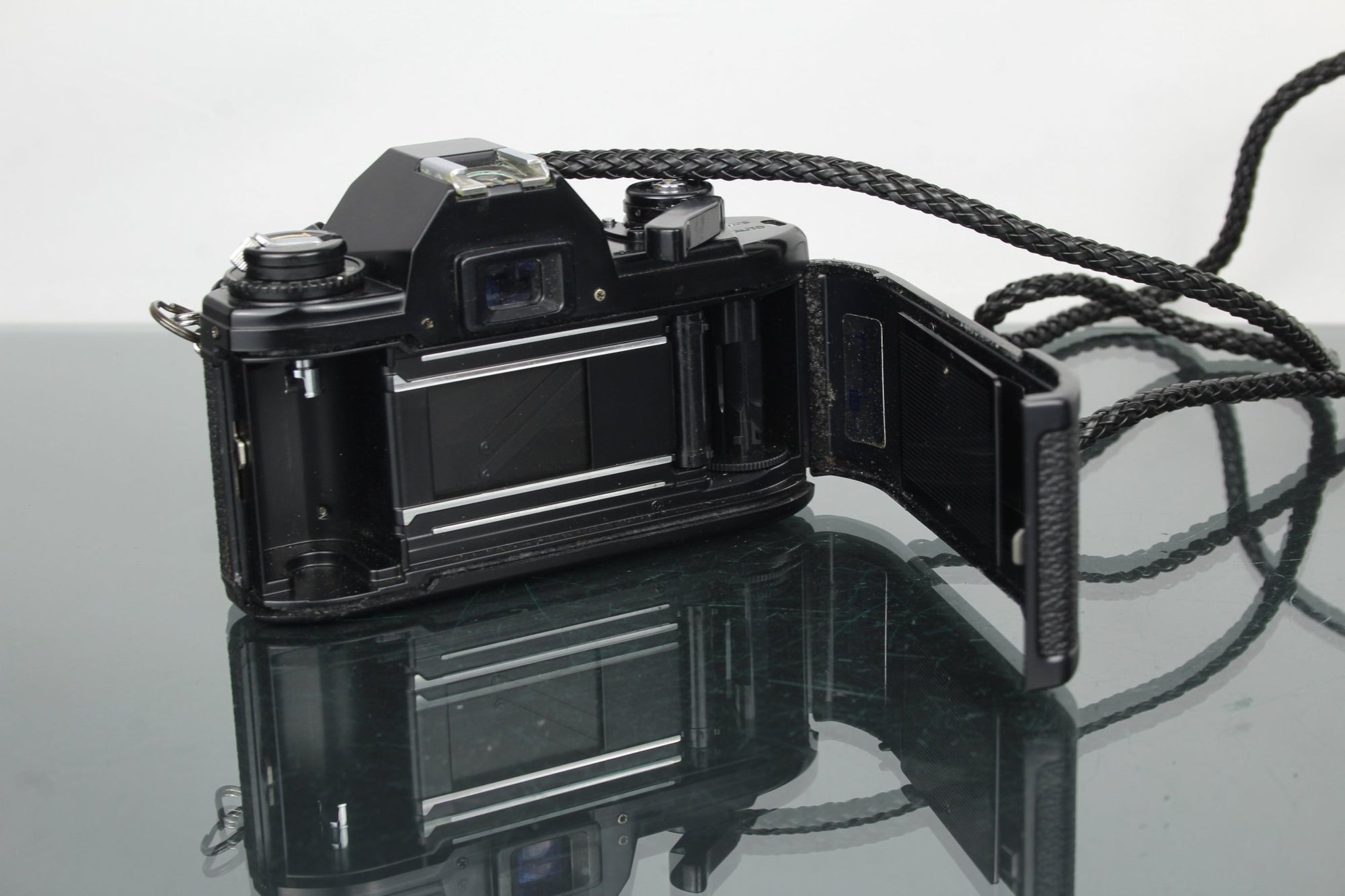 Nikon EM + 50mm 1.8 Nikon lens - Dutch|Thrift