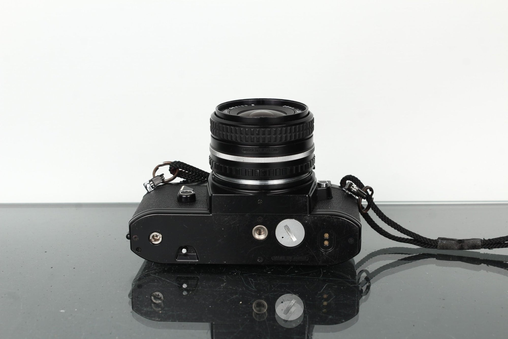 Nikon EM + Nikon E 28mm 1:2.8 - Dutch|Thrift