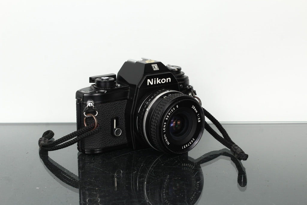 Nikon EM + Nikon E 28mm 1:2.8 - Dutch|Thrift