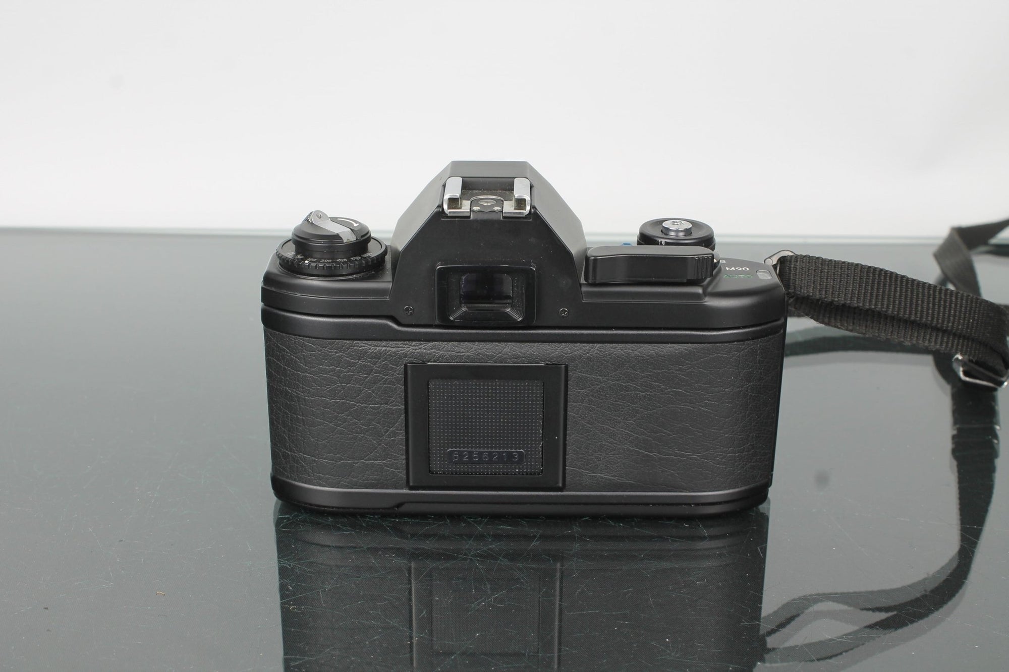 Nikon EM + Nikon E 50mm 1:1.8 - Dutch|Thrift