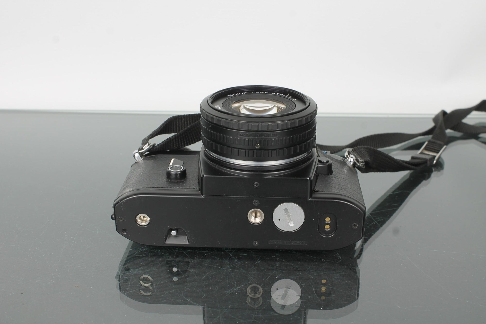 Nikon EM + Nikon E 50mm 1:1.8 - Dutch|Thrift