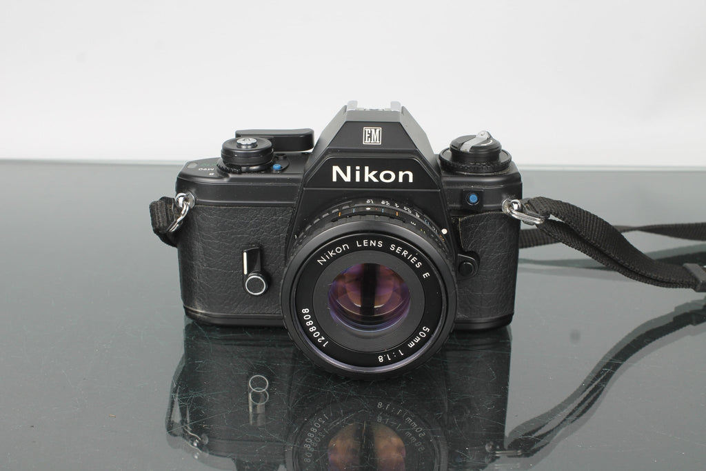 Nikon EM + Nikon E 50mm 1:1.8 - Dutch|Thrift
