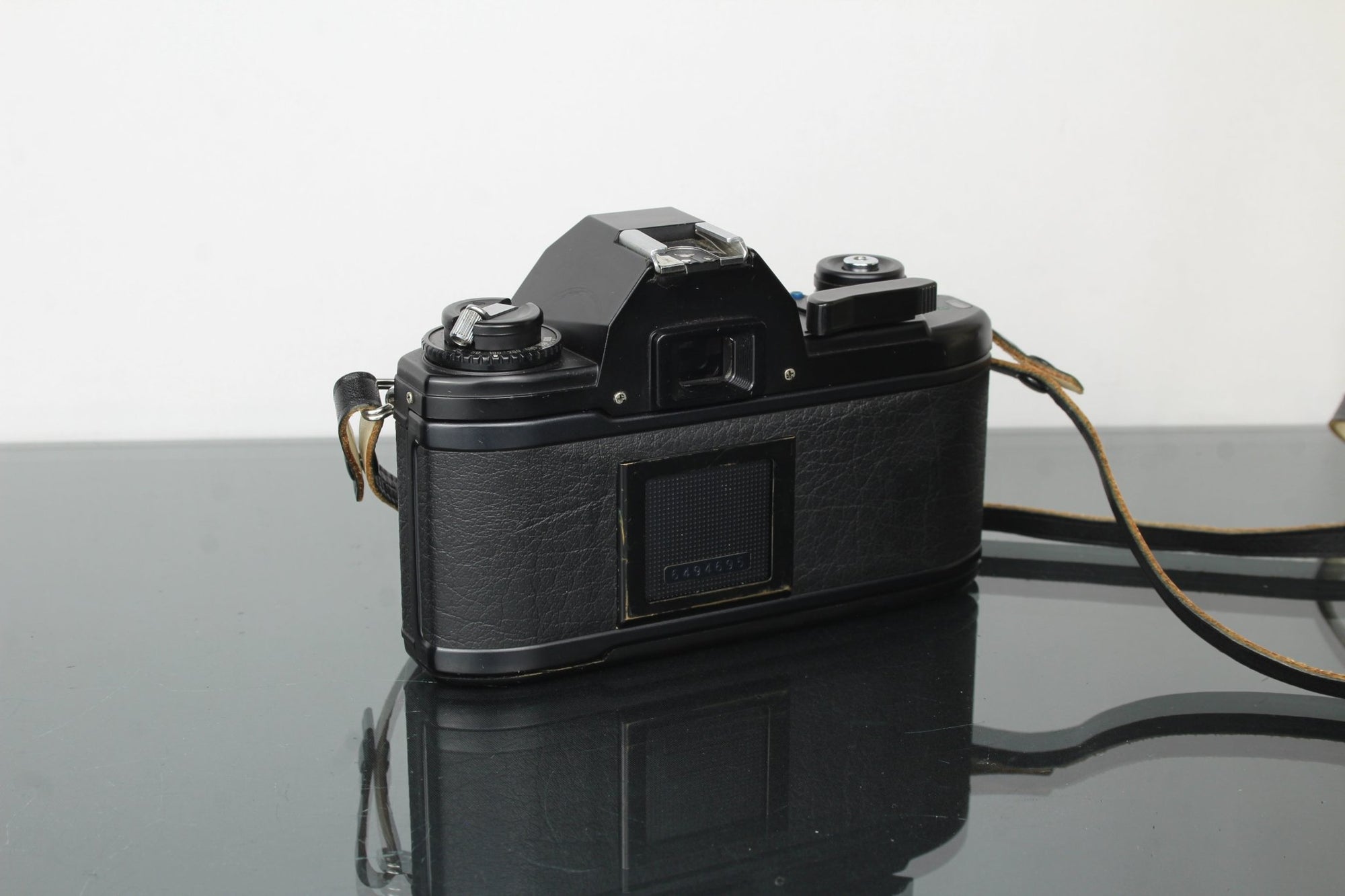Nikon EM + Nikon E 50mm 1:1.8 Nikon F - mount lens - Dutch|Thrift