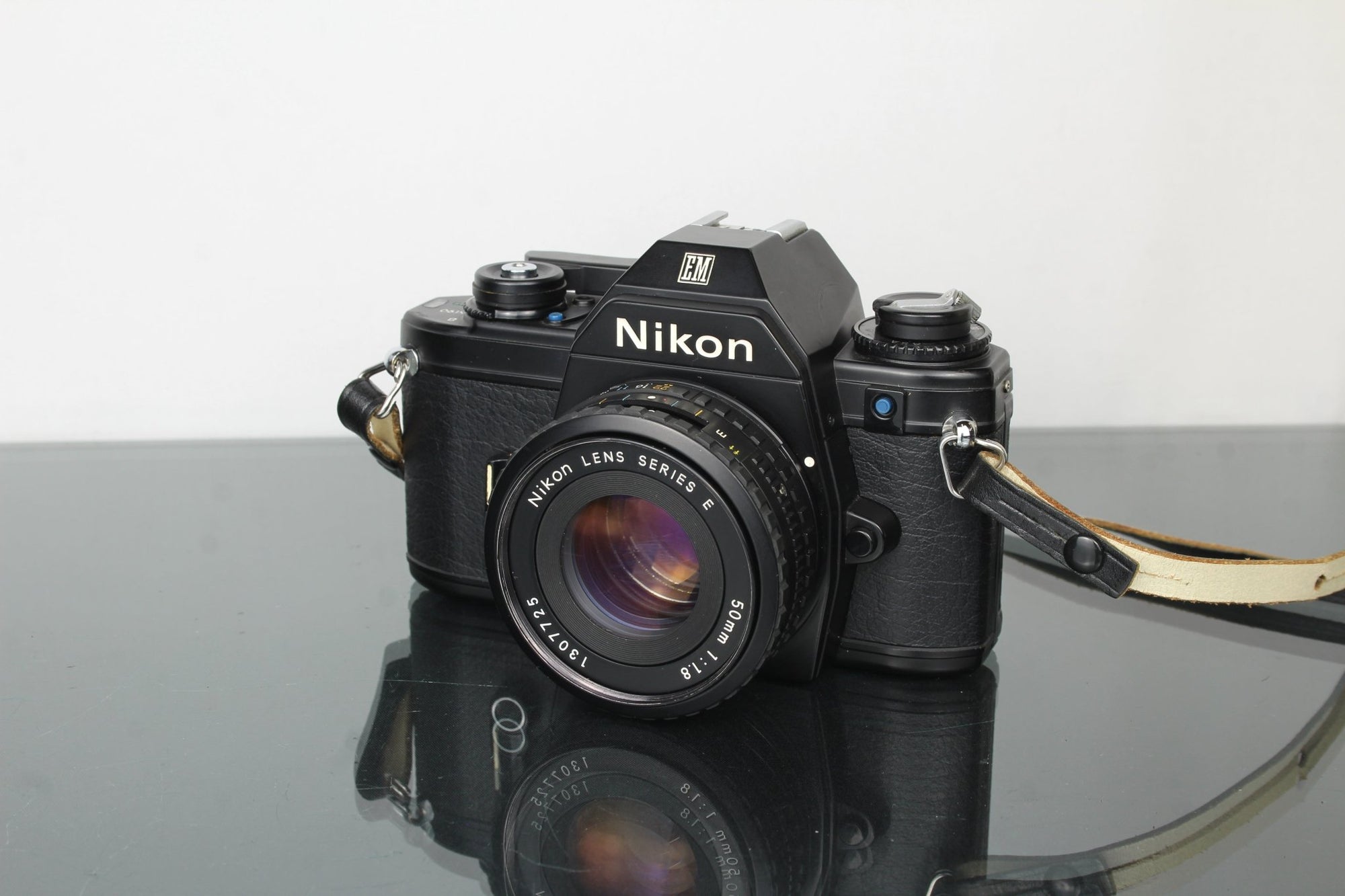 Nikon EM + Nikon E 50mm 1:1.8 Nikon F - mount lens - Dutch|Thrift