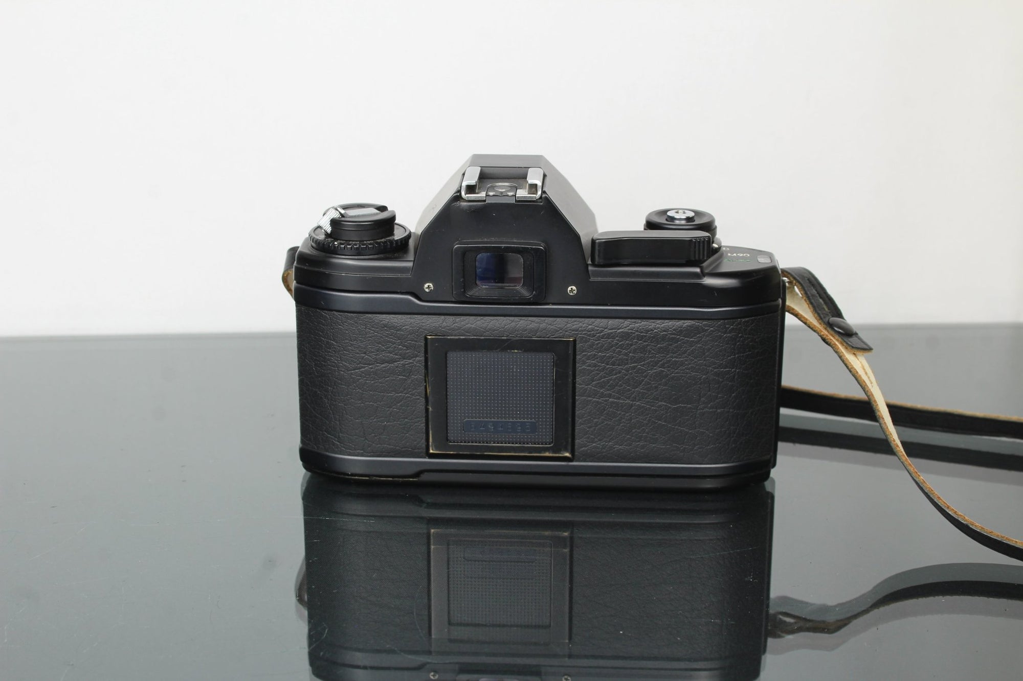 Nikon EM + Nikon E 50mm 1:1.8 Nikon F - mount lens - Dutch|Thrift