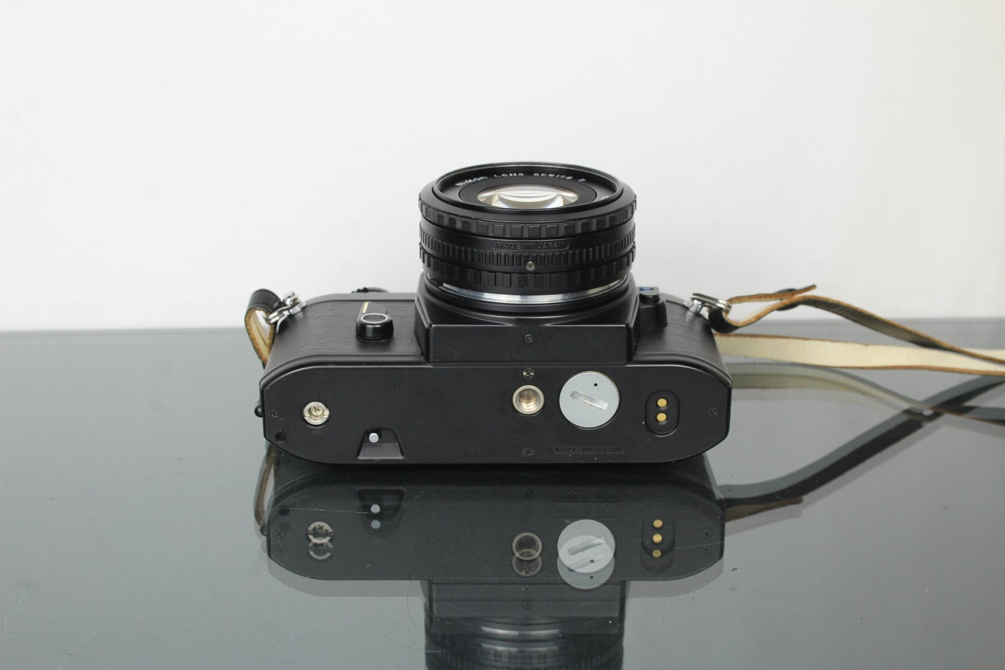 Nikon EM + Nikon E 50mm 1:1.8 Nikon F - mount lens - Dutch|Thrift