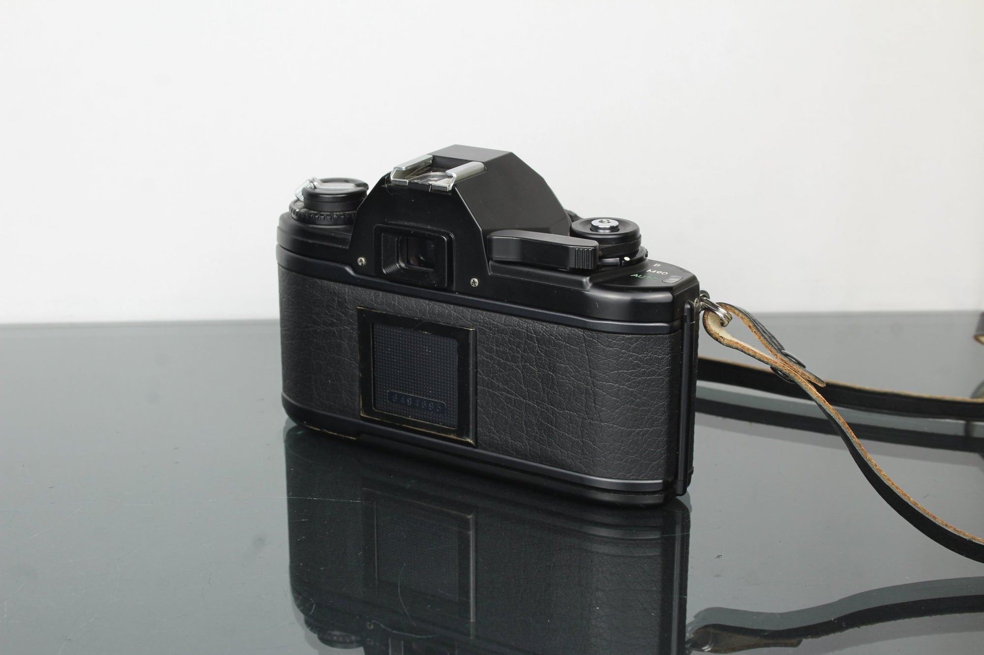 Nikon EM + Nikon E 50mm 1:1.8 Nikon F - mount lens - Dutch|Thrift